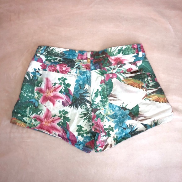 ZARA Flower/Tropical print jean shorts - Picture 2 of 3